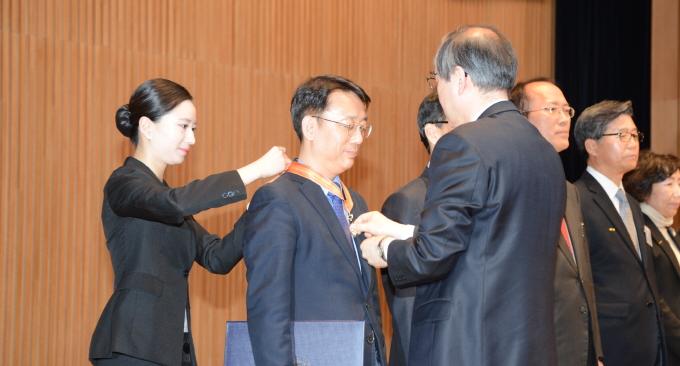 이기종 교수, 공정거래제도 발전 기여 공로로 홍조근정훈장 수훈