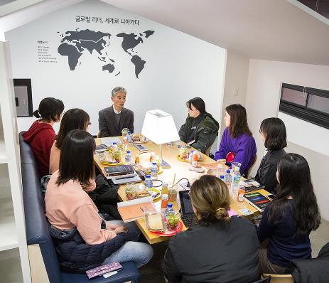 “교수와 학생이 함께 이야기를 나눠요” 교수님과 함께하는 북토크 개최