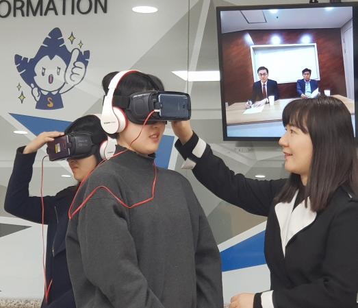 “VR로 면접 공포증 극복” 경력개발처, VR 모의면접 실시