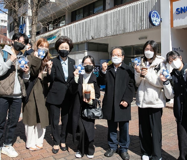 “반갑다 눈송아!” 대면수업 재개에 기지개 켜는 청파동 캠퍼스