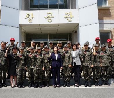 장윤금 총장, 공군 학군단 첫 하계 입영훈련 위문 방문해