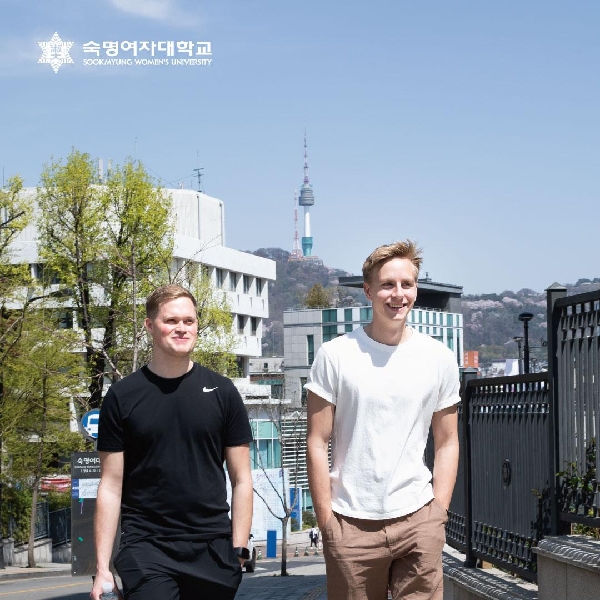 「Meet Our Exchange Student」 - Oskarsson, Erik & Sortelius, Erik