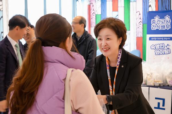 “송이야 힘내” 정영자 홀에서 중간고사 간식 행사 열려