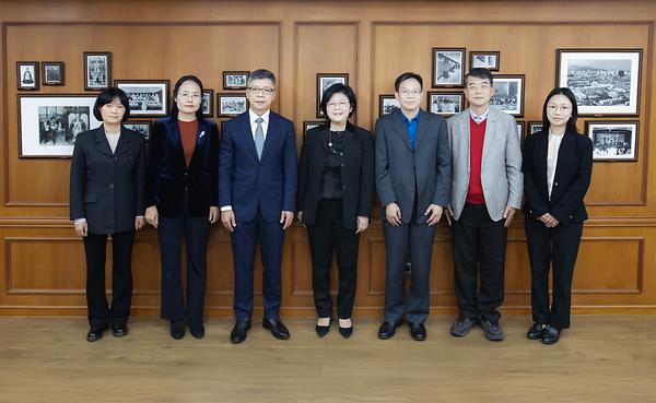 우리대학, 중국 교육부 산하 언론 중국교육보간사 초청…디지털 교육 협력 강화