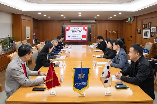 우리대학, 중국 교육부 산하 언론 중국교육보간사 초청…디지털 교육 협력 강화