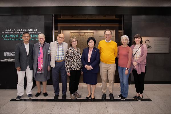 World’s Largest Museum Group, the Smithsonian Institution, Visits Chung Young Yang Embroidery Museum at Sookmyung