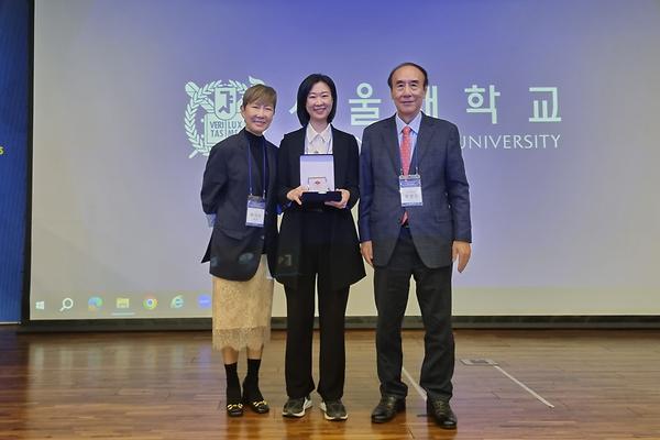 의류학과 김혜림 교수, 전공 필독서 '텍스타일'로 이흥수 저술상 수상