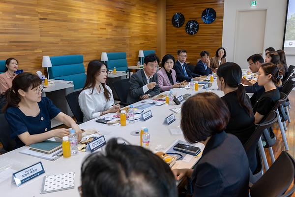Minister of Employment and Labor, Kim Young-hoon, Visits Our University and Shares Job-Related Concerns with Students