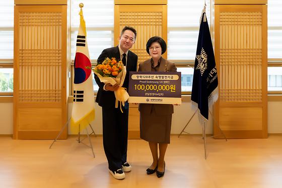 문일경 동문 발전기금 전달식 참석