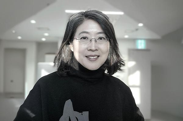 113만 관람객 사로잡은 공예의 매력…서울공예박물관장 김수정 동문을 만나다